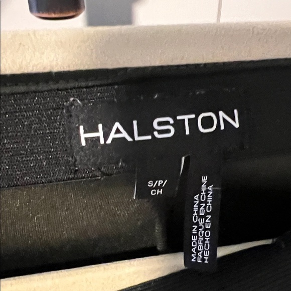 Halston Elegant Green Ankle Pants - Picture 2 of 3